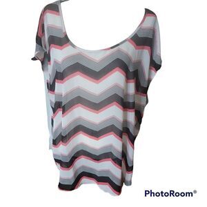 Torrid Short Sleeved Blouse with Chevron Pattern. Size 1X.